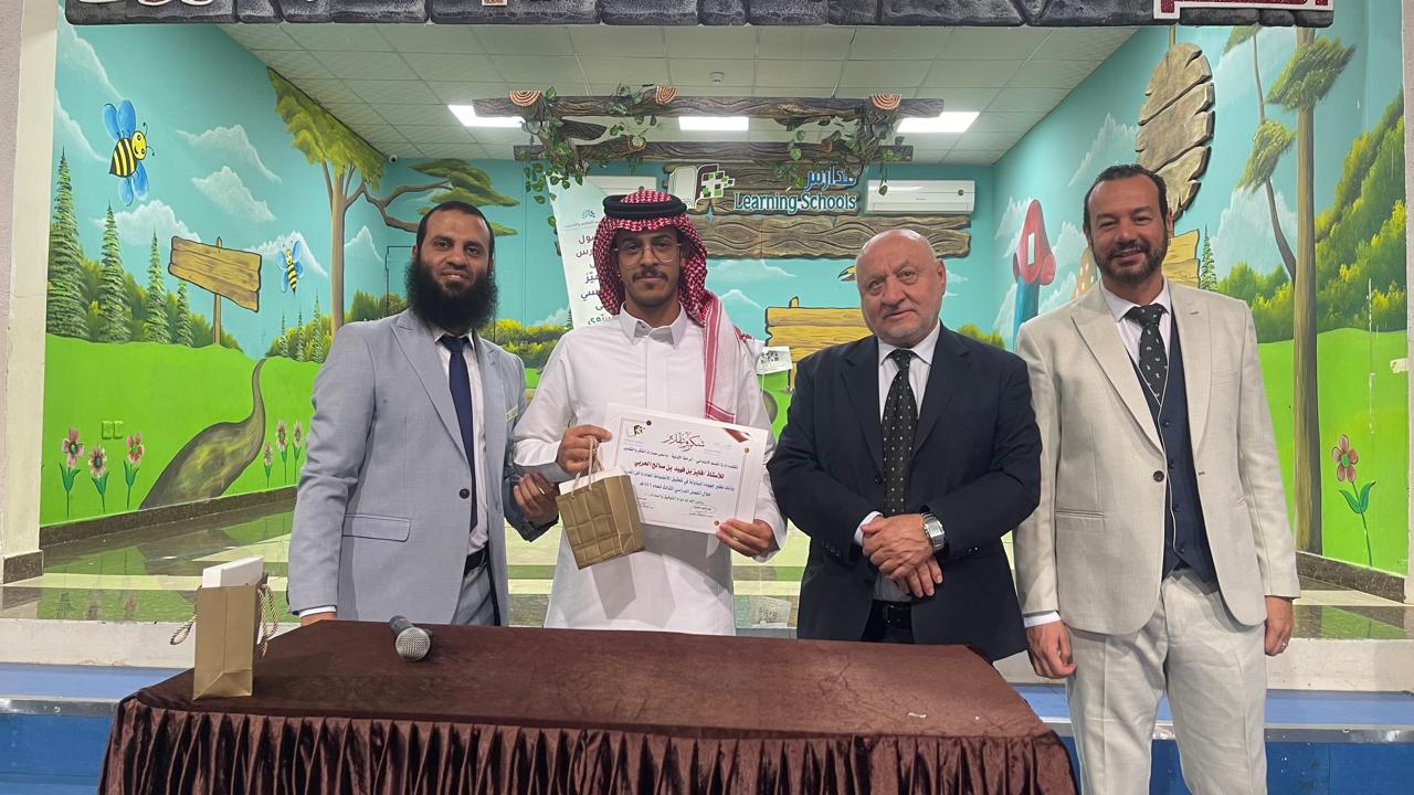 تكريم المعلمين الأسبوعي في برنامج (تحقيق الانضباط المدرسي دخل القسم)
